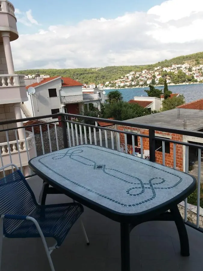 Ferienhaus Zlata 特罗吉尔